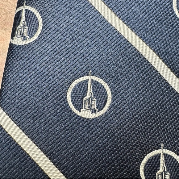 Rivetz of Boston dark blue whitish-silver silk and polyester blend neck tie. - Picture 2 of 9